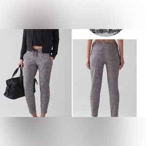 Lululemon On The Fly Pant in Sea Spray Alpine White Dark Chrome